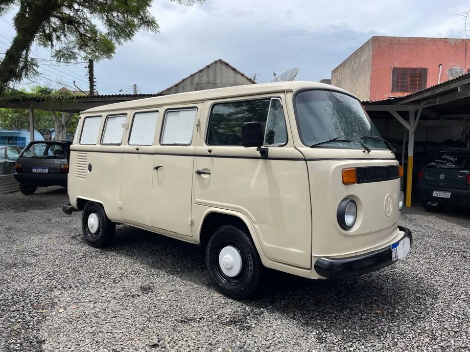 Volkswagen Kombi Standard/Luxo/Série Prata